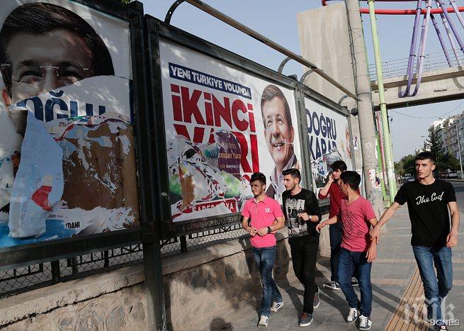 Изселниците в Турция се стягат за избори, Местан е в Анкара