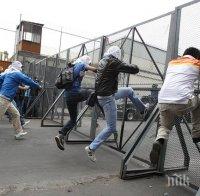 Учители разгромиха партийни офиси в Мексико