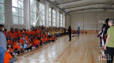 ремонтират физкултурните салони училищата