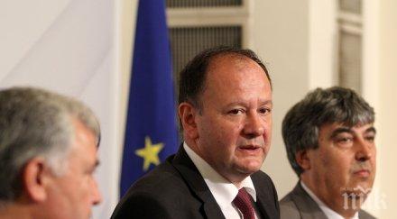 миков управляващите стегнат поработят