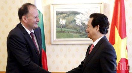 миков среща премиера виетнам следим успехите ръководството комунистическата партия