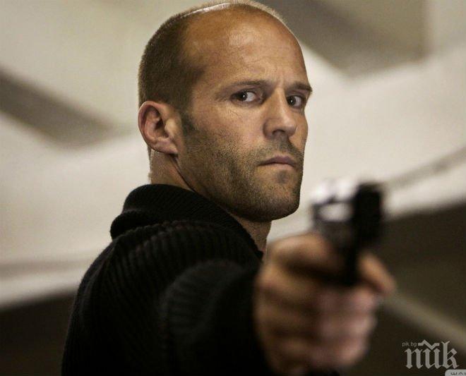 Джейсън Стейтъм се дразни на надувките 