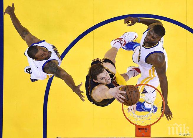 Голдън Стейт наказа Кливлънд след продължение и поведе във финала