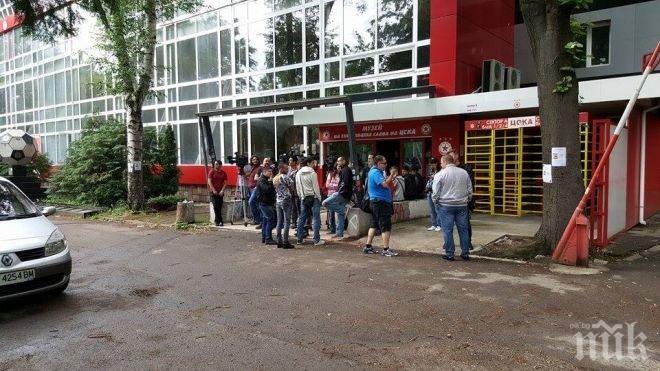 Събранието за бъдещето на ЦСКА е на път да се провали, Пенев напусна армията (обновена) Събранието за бъдещето на ЦСКА е на път да се провали, Пенев напусна армията (обновена)