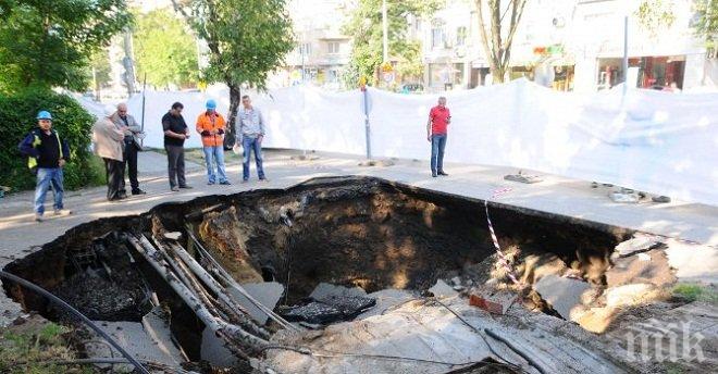 Още няколко дни пълнят кратера на Черни връх