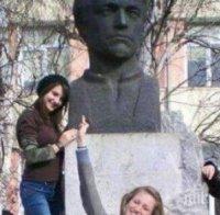Възмутително! Пак гавра с Васил Левски: Девойки вдигнаха среден пръст в лицето на Апостола