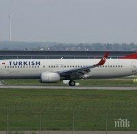 Заплаха за бомба приземи турски самолет