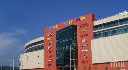 потрес силният вятър бутна светофар сгромоляса кола мол варна