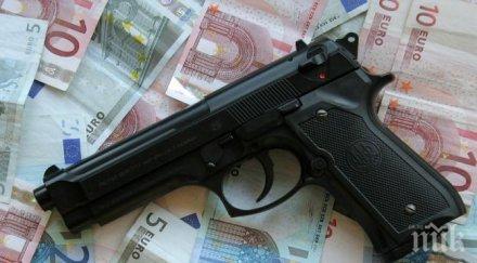 задържаха мъж заплашил дъщеря незаконно оръжие