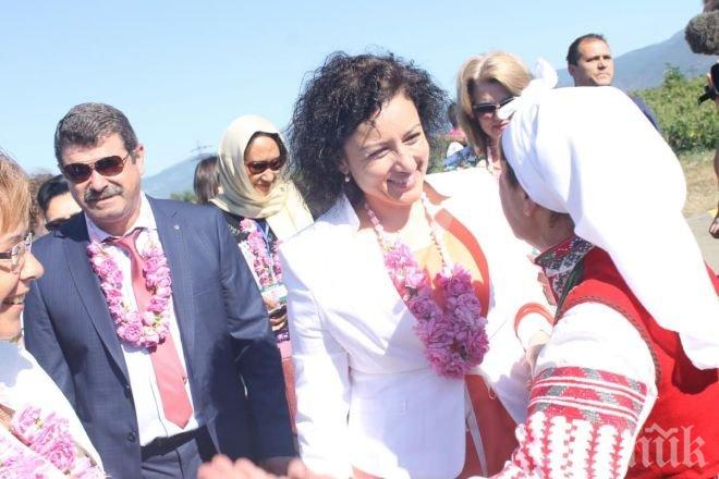 Министър Танева: Производителите на маслодайна роза ще получат по 100 лева на декар допълнително 