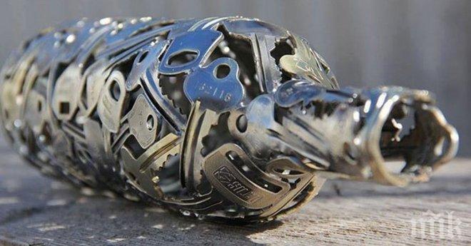 Защо са му тези стари ключове? Един човек с нестандартно въображение! Той ще те научи на един уникален трик!