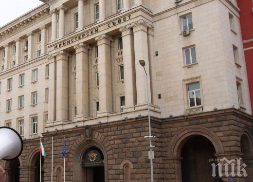 Министерствата харчат спешно евробюджетите за реклама