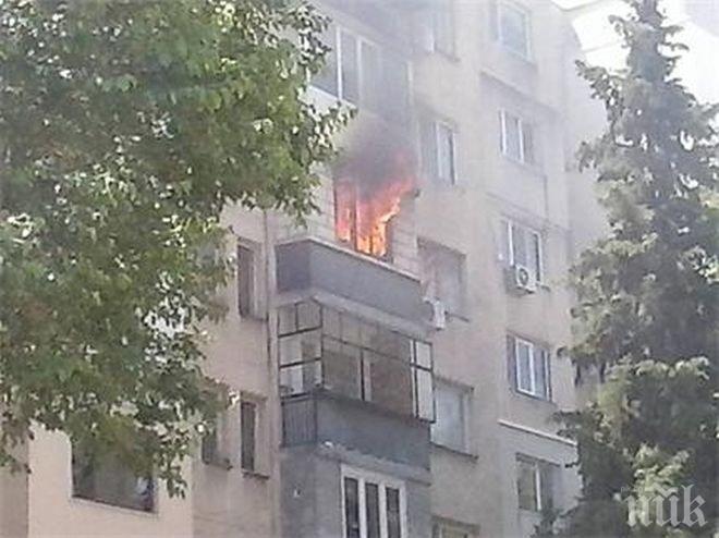 Апартамент в Стара Загора избухна в пламъци, пожарникари спасиха майка, двете й деца и две котки