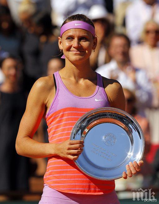 Великолепни! Шафаржова и Матек-Сандс грабнаха титлата на двойки