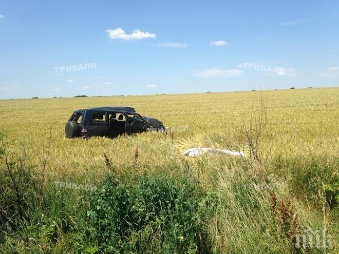 Джип се преобърна няколко пъти, загина млад мъж, две момичета са ранени (снимки)