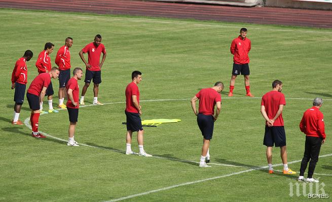 Футболистите на ЦСКА бързат да си търсят нови тимове