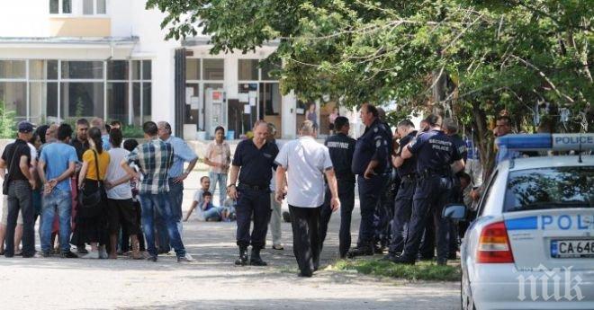 Напрежение сред бежанците в София. Жени и деца излязоха на протест