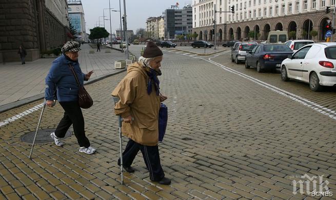 МТСП обеща пенсионери да не бъдат лишавани от енергийна помощ