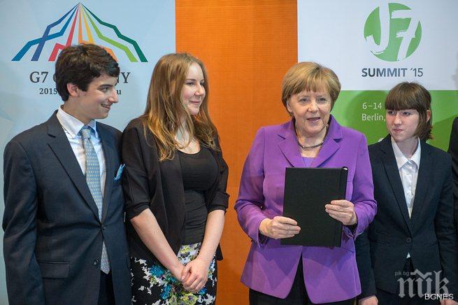 Ангела Меркел сравни Фейсбук с пералня