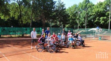 започна лагерът тенис хора инвалидни колички