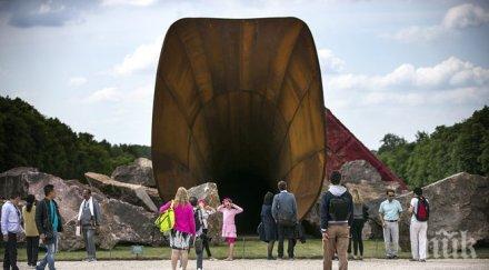 нова скулптура аниш капур скандализира посетителите версай