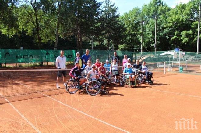 Започна лагерът по тенис за хора в инвалидни колички