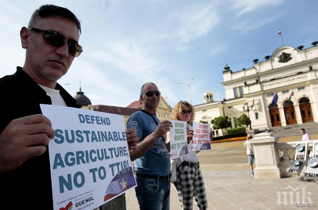 Скромен протест срещу споразумението за Трансатлантическо партньорство за търговия и инвестиции