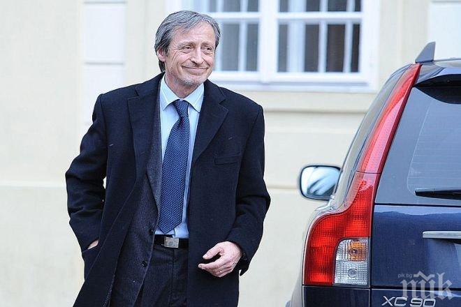 Неизвестни лица са хвърлили бутилки с Молотов във вилата на министъра на отбраната на Чехия