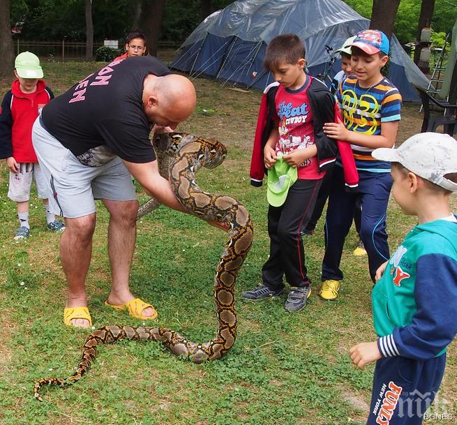 Екзотични животни радват варненските деца