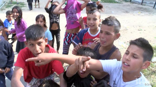 Деца замерват с камъни и ругатни автомобили до кв. Кармен в Казанлък