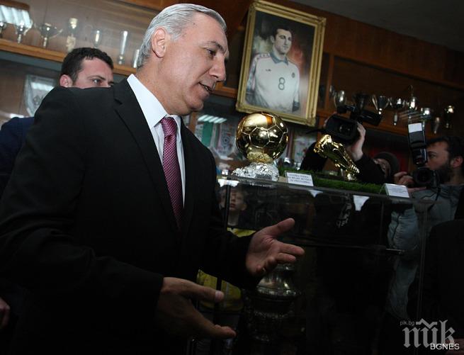 И Христо Стоичков облече официалната екипировка за Баку