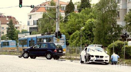 бмв мерцедес катастрофираха челно столицата снимки