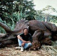 Наказват Спилбърг за убийството на динозавър