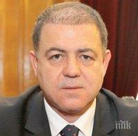 Унизително! НСО наредила на военните да си свалят затворите на автоматите на парада на 6 май, за да не гръмнат някой политик