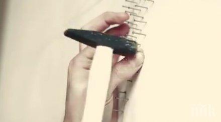 млад мъж започна забива пирони дървен панел причината спря дъха