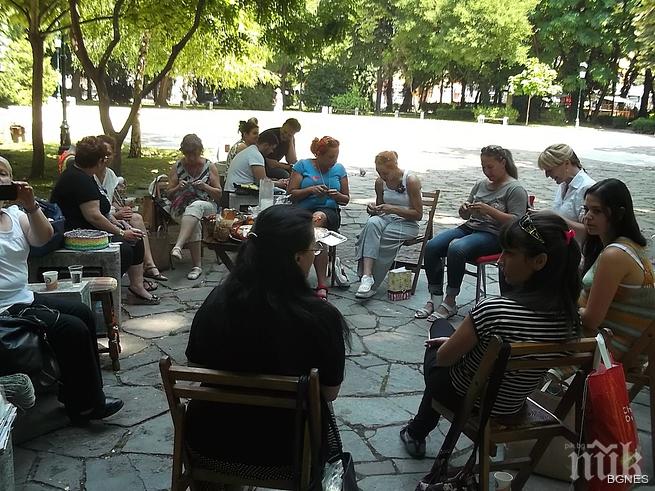 И Пловдив се включи в Световния ден за плетене на открито