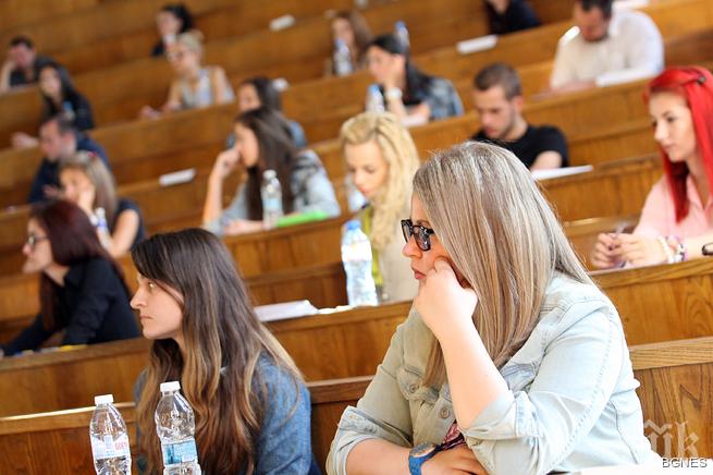 Започна изпитът по химия в Софийския университет