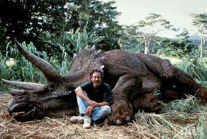 Наказват Спилбърг за убийството на динозавър