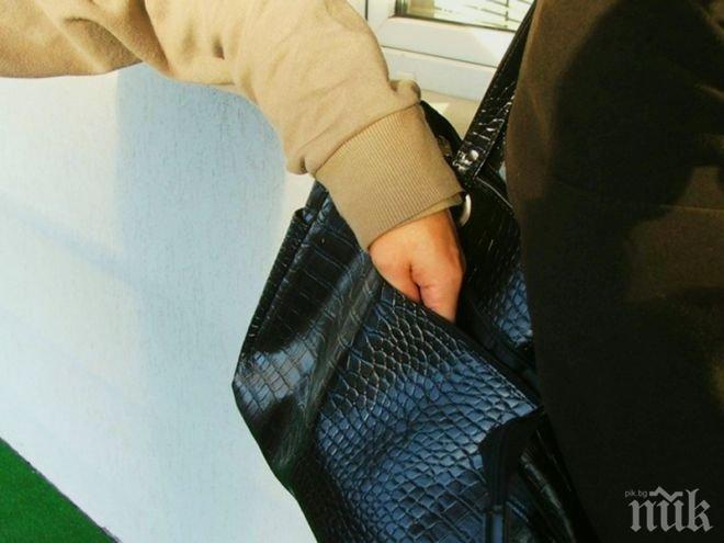 Свиха портфейла на жена в аптека в Бяла Слатина