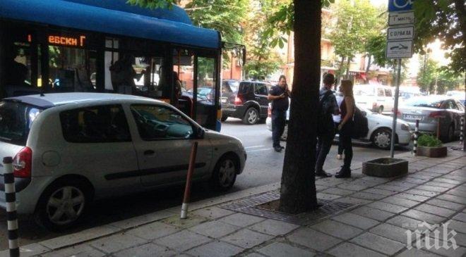 Фейсбук кампания срещу наглите шофьори удари полицейски служители и депутати 