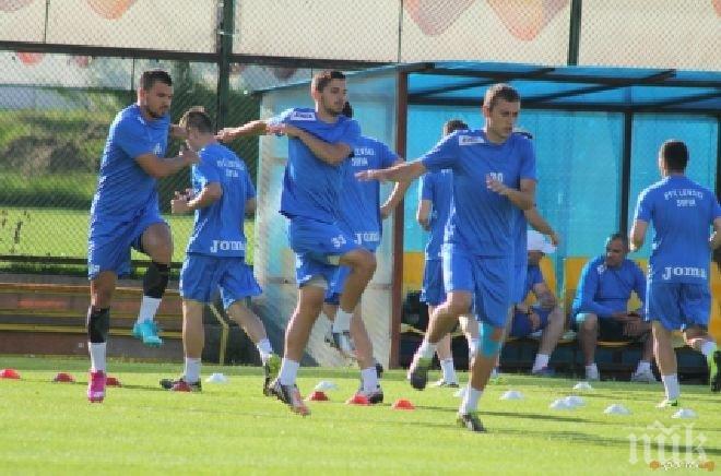 Левски започва подготовка с трима футболисти
