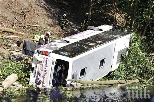 Ужас! Автобус с деца катастрофира