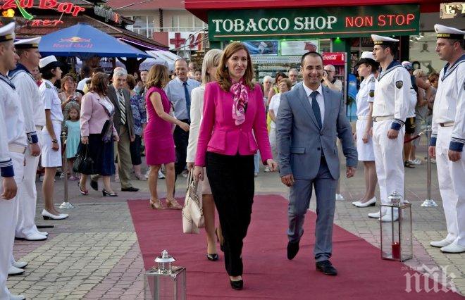 С грандиозен хепънинг и мощна заря откриха сезона в Слънчев бряг (снимки)