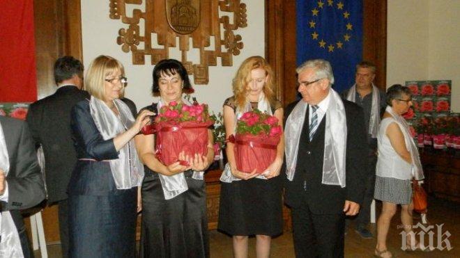 Цецка Цачева присъства на кръщаването на сорт роза в памет на загинало при катастрофа момиче