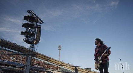 foo fighters отмениха два концерта заради счупения крак дейв грол