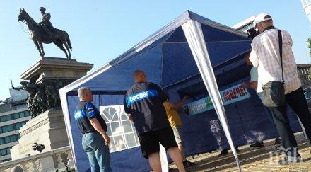 протестиращите полицаи вдигнаха шатра народното събрание