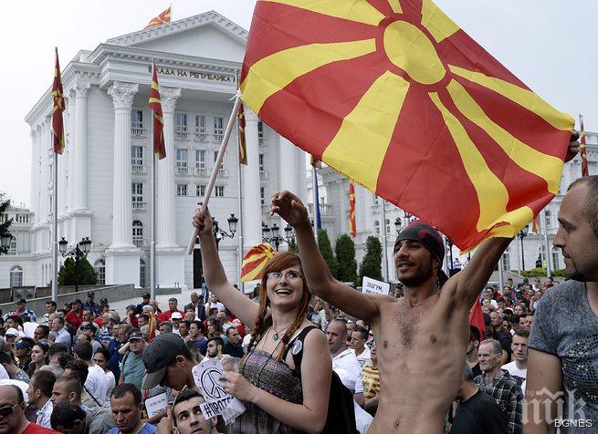 Оставка на Груевски до 10 дни или граждански бунтове