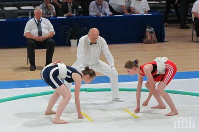 Пернишки девойки пребиха конкуренцията на турнир по сумо