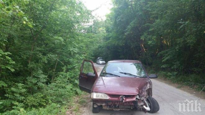 Пиян шофьор потроши майка с близнаци и избяга (снимка)