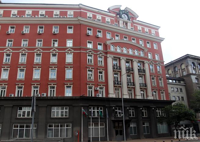 Министерството на Калфин дава над 1 млн. лв. за реклама в две телевизии и две радиа